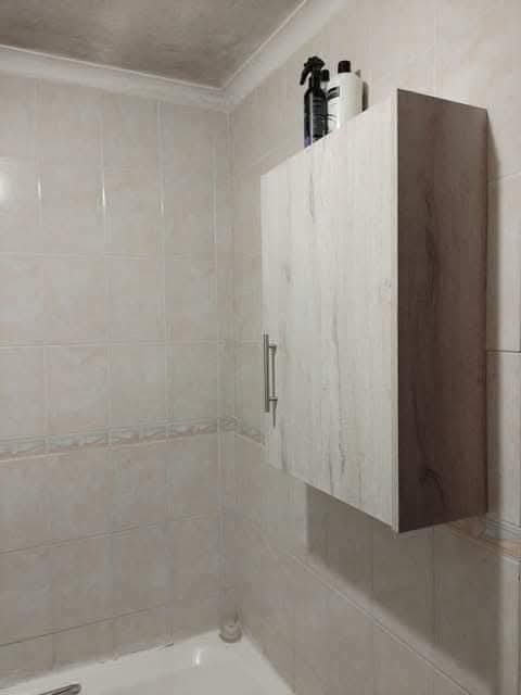 Rental price r5800 plus deposit
fitted kitch  in Dawn Park
