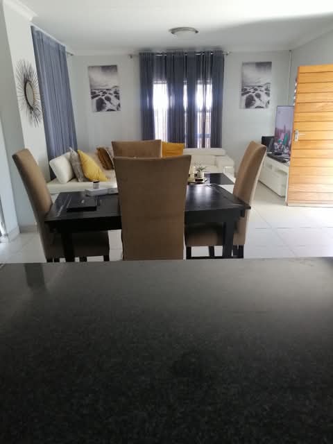 3 bedroom house with a swimming pool availabl  in Centurion