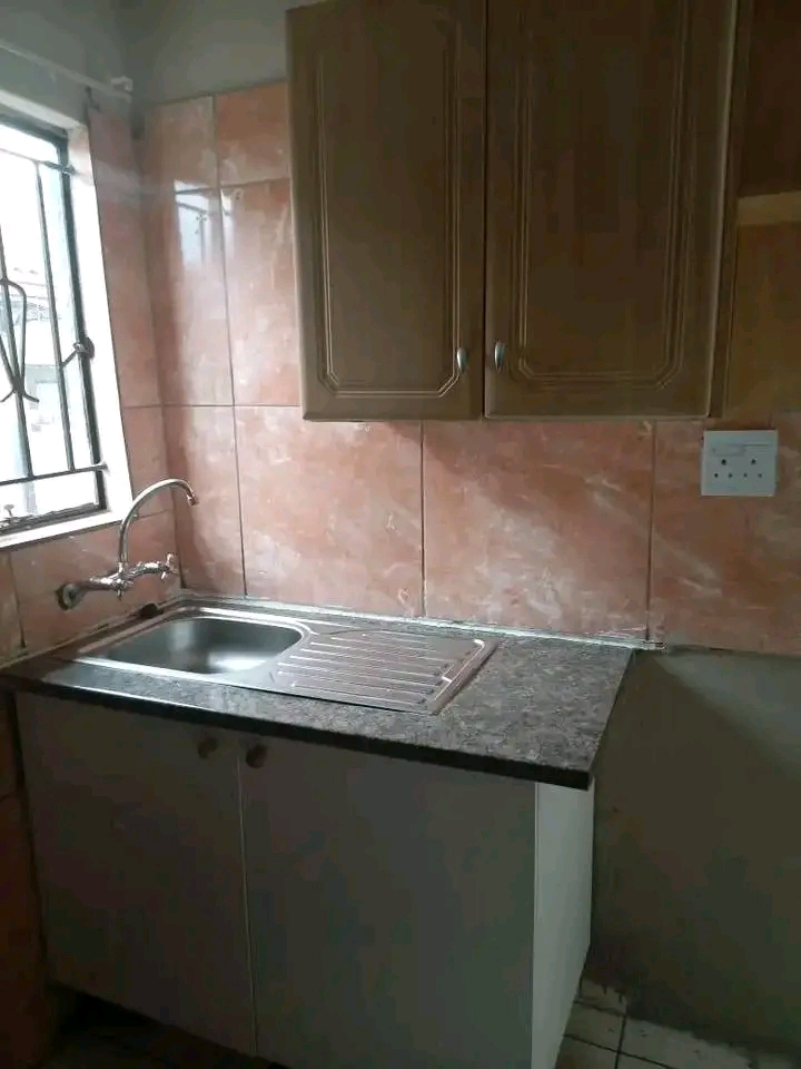 2 bedroom house 
fully fitted 2 bedroom hous  in Ebony Park
