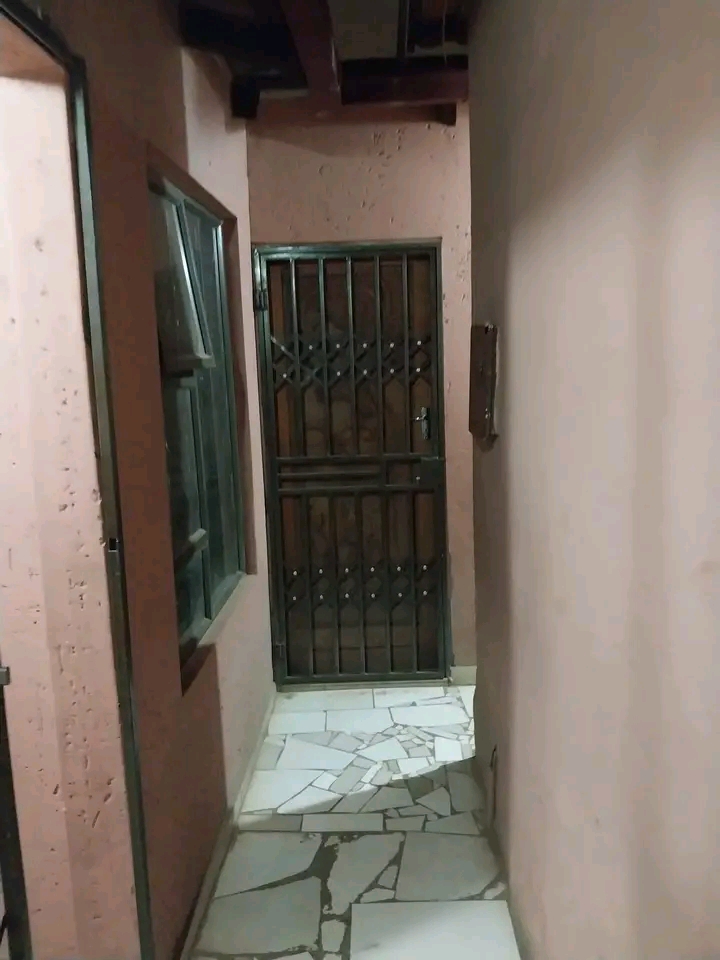 🏘️ garage room to rent available immedia  in Dobsonville