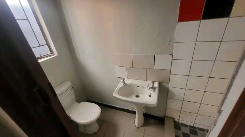 Cottage with own toilet and shower available   in Cosmo City
