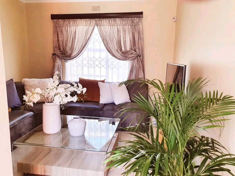 A 3-bedroom house in extension 35 is availabl  in Riverside View