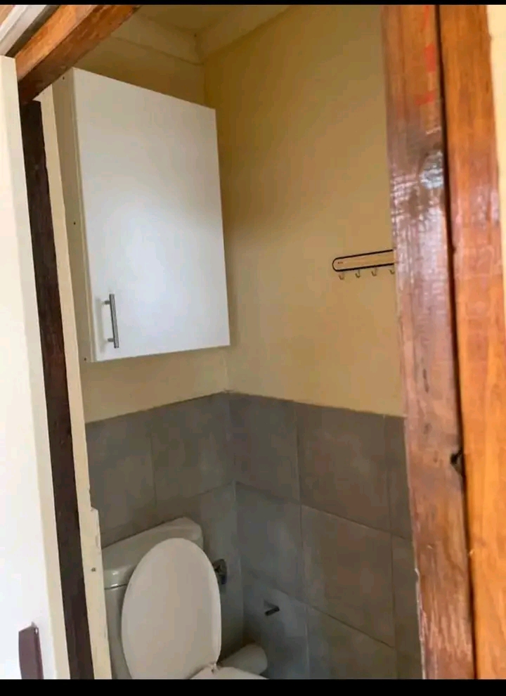 Very neat and spacious 1 bedroom apartment �  in Klipfontein