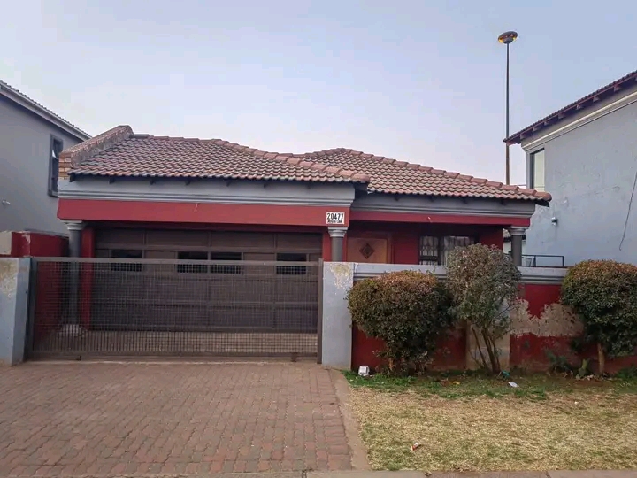 A spacious family house available to rent
ar  in Vosloorus