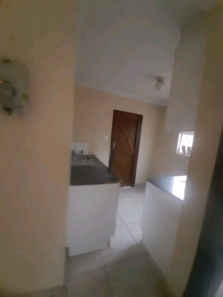 2 bedroom house -with 5 outside rooms -to ren  in Ebony Park