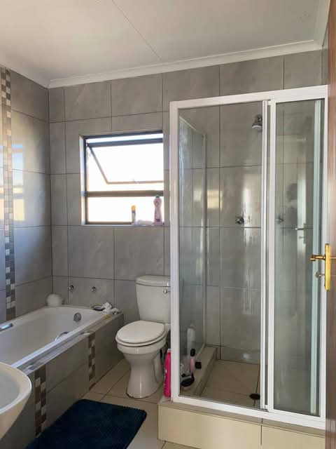 3 bedroom townhouse available for rental 
va  in Vanderbijlpark