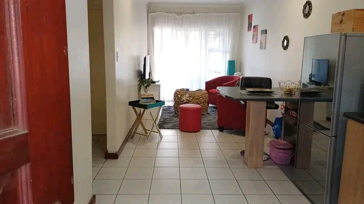 Hi, i have a room available in a two bedroom   in Ferndale