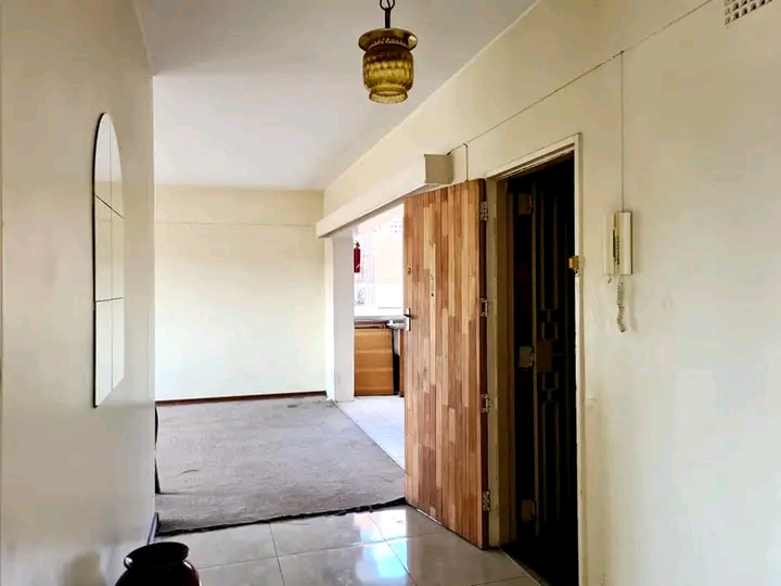 Secure 2 bedroom apartment in de villiers str  in Turffontein