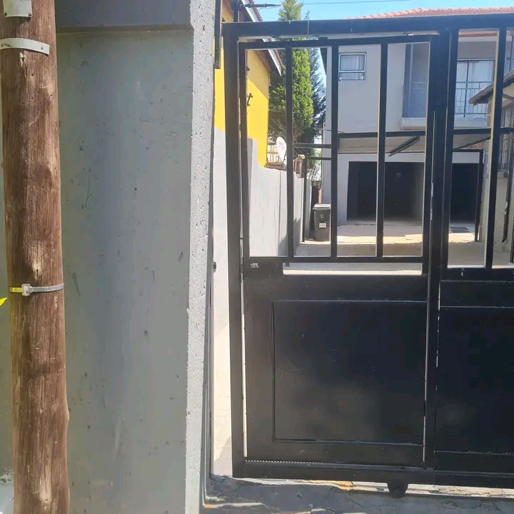 2x rooms available to rent in ext 3
contact   in Cosmo City