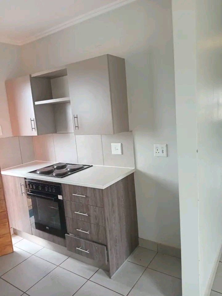 3 bedroom house to lease in 44 for r6500

f  in Soweto