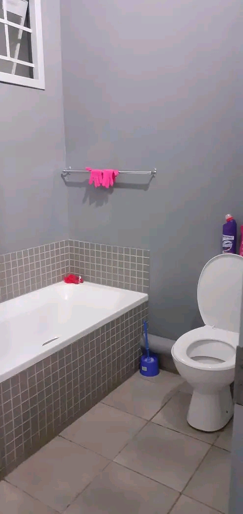 A clean room in a 2 bedroom flat available  f  in Johannesburg