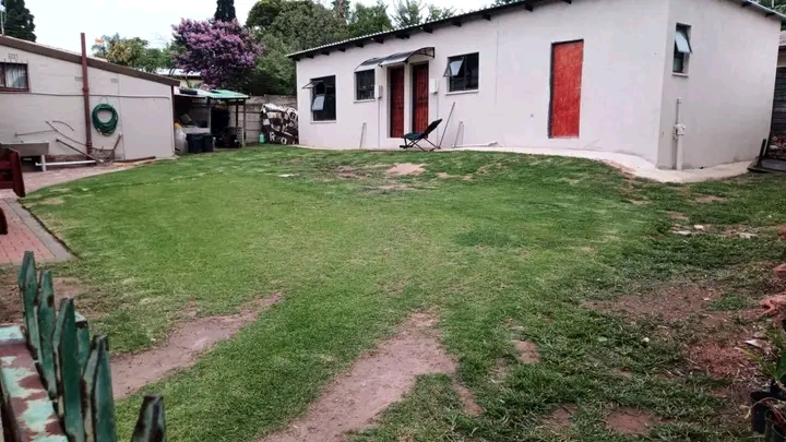 1 bedroom cottage to let. comes with kitchen   in Birch Acres