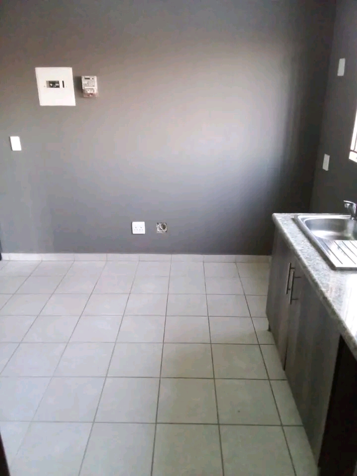A small bachelor pad in ext 6 is available fo  in Cosmo City