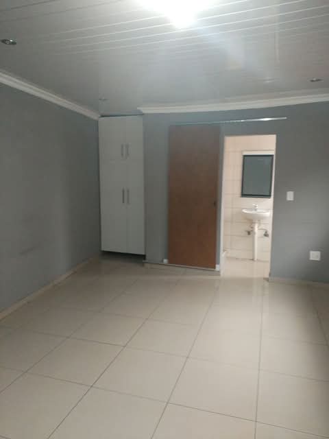 3300 zone2 agent  no parking  in Diepkloof