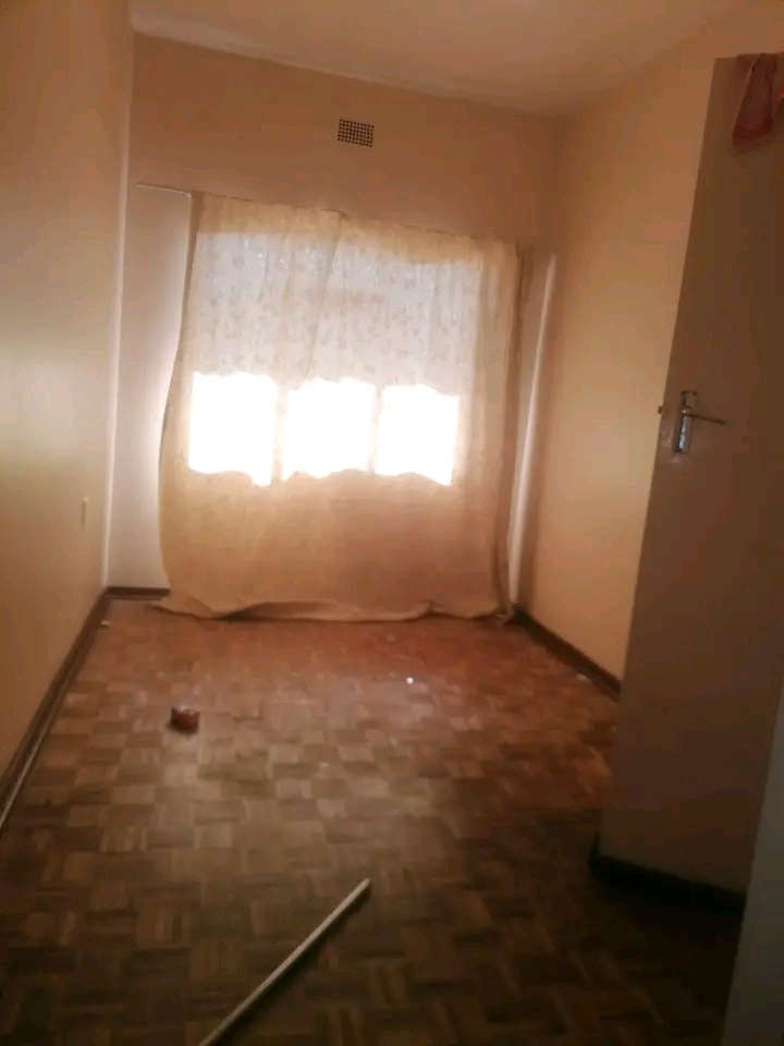 Room to rent around cbd, share toilet and kit  in Kempton Park