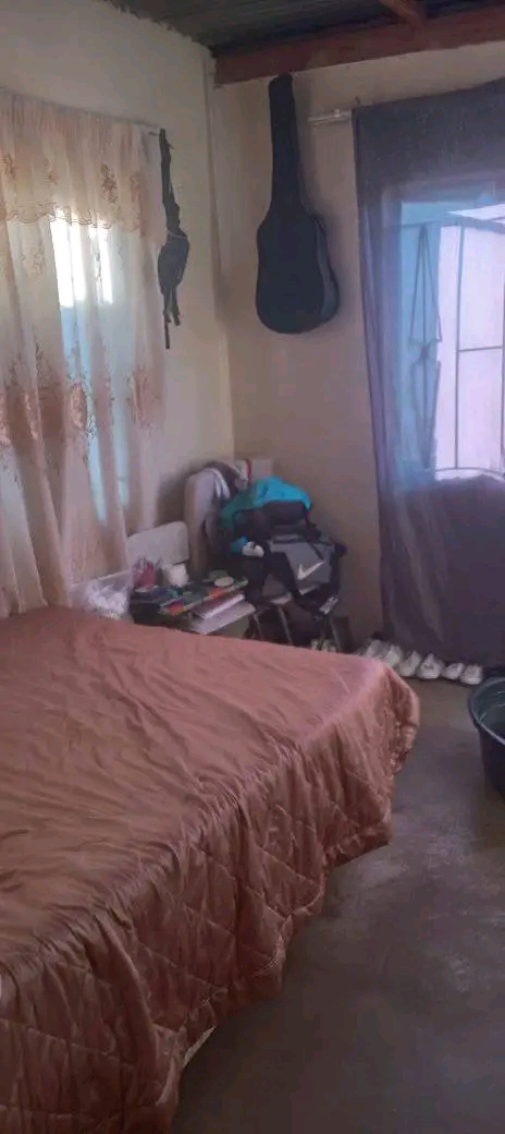 2 room to rent  phase5 r2000 available parkin  in Mamelodi