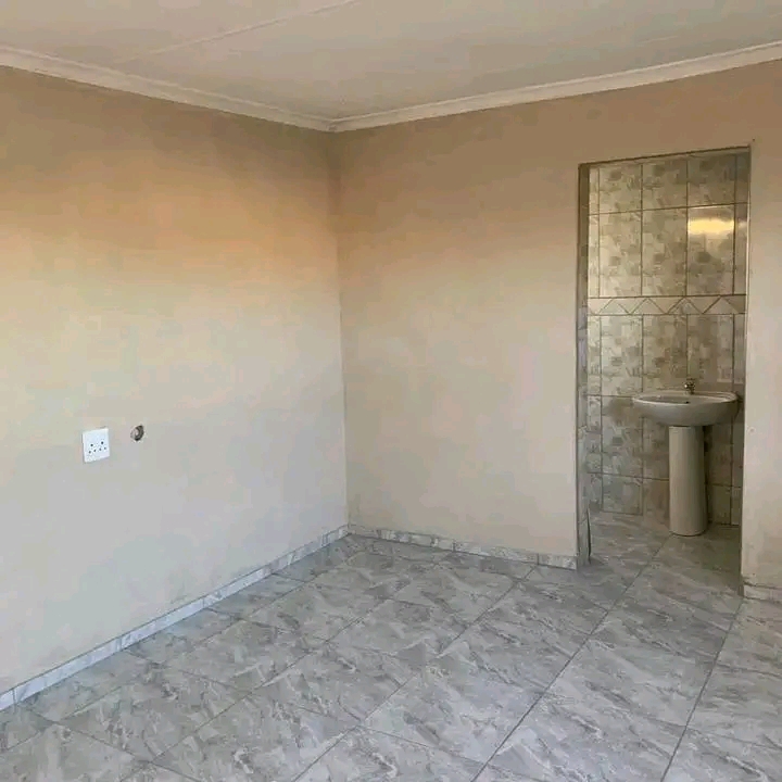 Open plan cottage available near mac donald a  in Birch Acres