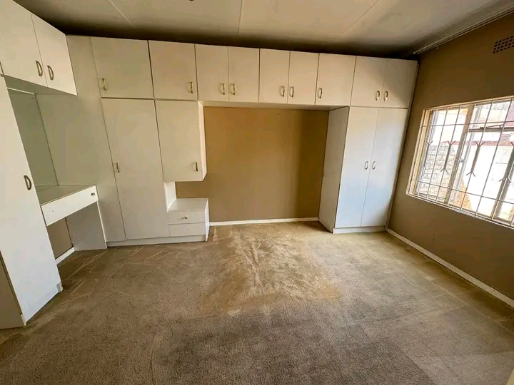 2 bedroom cottage available to rent 🏡 
es  in Roodepoort