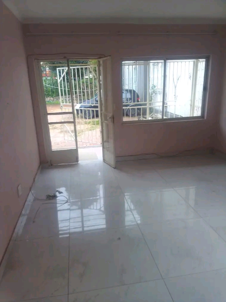 Spacious bachelor apartment for rent – st a  in Malvern