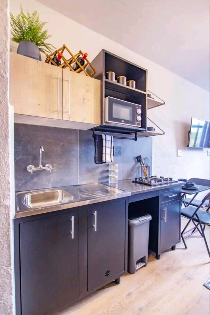Bachelor apartment with balcony for rent (jus  in Northcliff