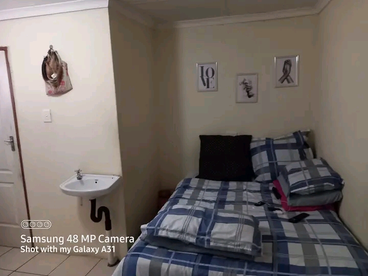 Bachelor room for rental
🤑 price:r2300 pm  in Ebony Park