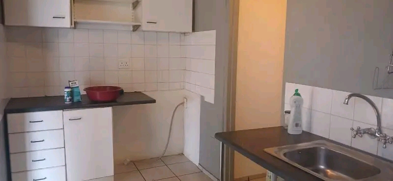 2 bedroom cottage for 8000 water and electric  in Kensington