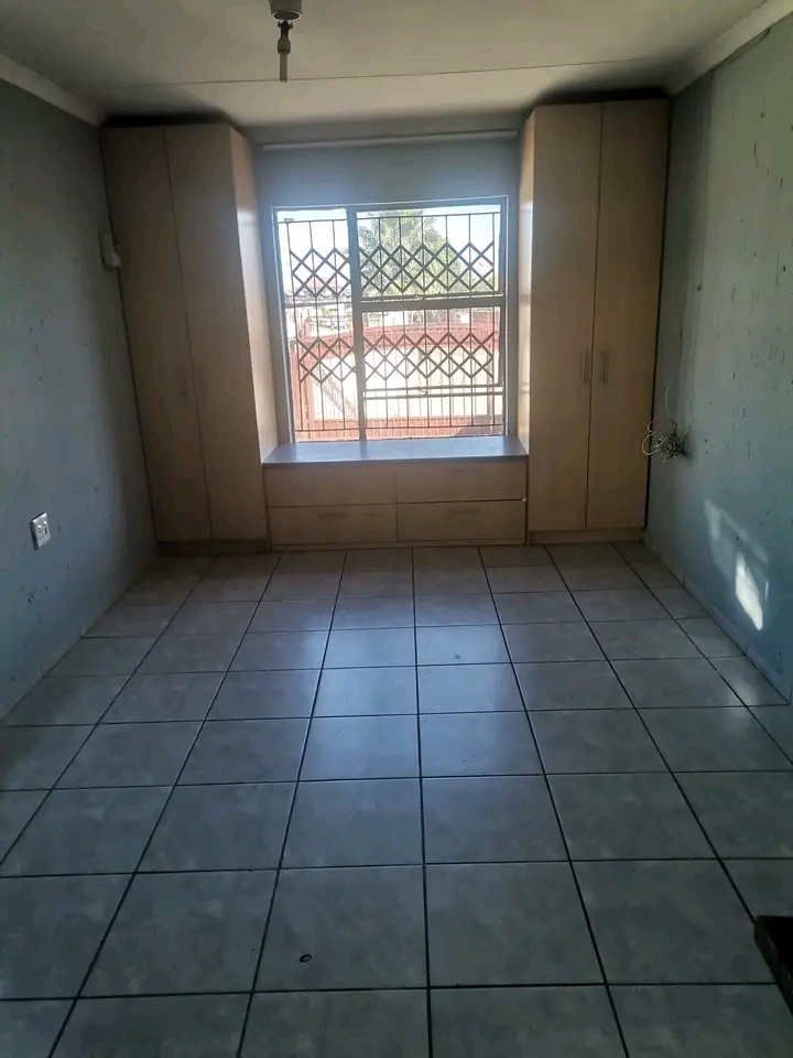 A very nice bachelor with fitted kitchen, fit  in Birch Acres