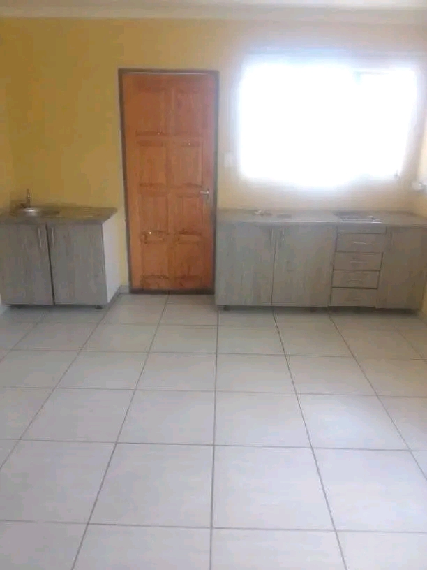 Bachelor available in  ex1 for 3000 including  in Rabie ridge