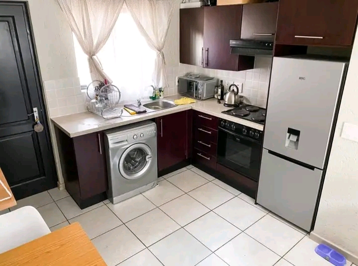 Unfurnished bachelor studio 
r6000 per month  in Bryanston