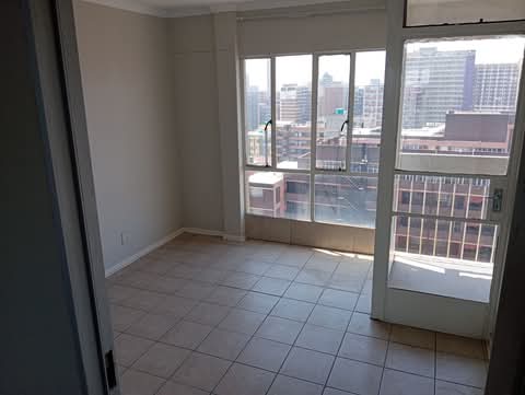1 bedroom flat to rent max 3 people 
highris  in Berea