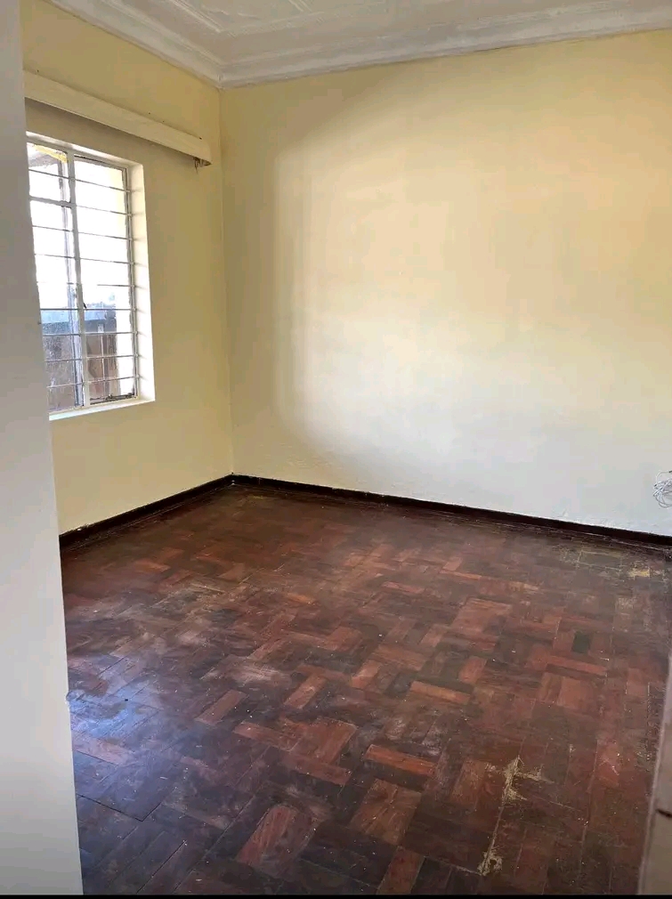 Bedroom r2200 including water and electricity  in Bezetenhoud valley