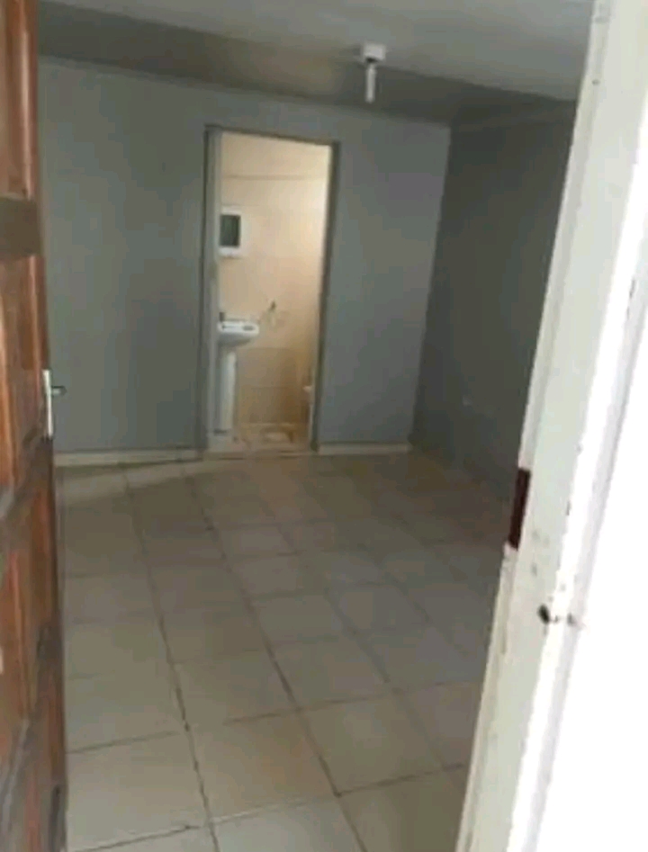 Clean bachelor room to rent in ferreira stree  in Turffontein