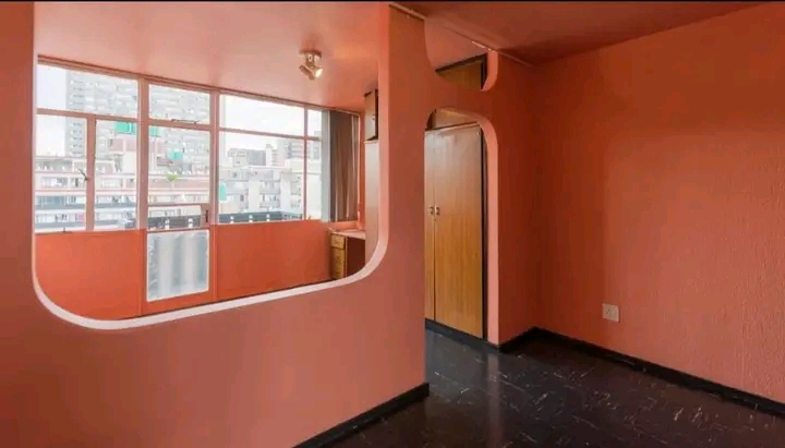 Address: quatz and kaptien street
building n  in Hillbrow
