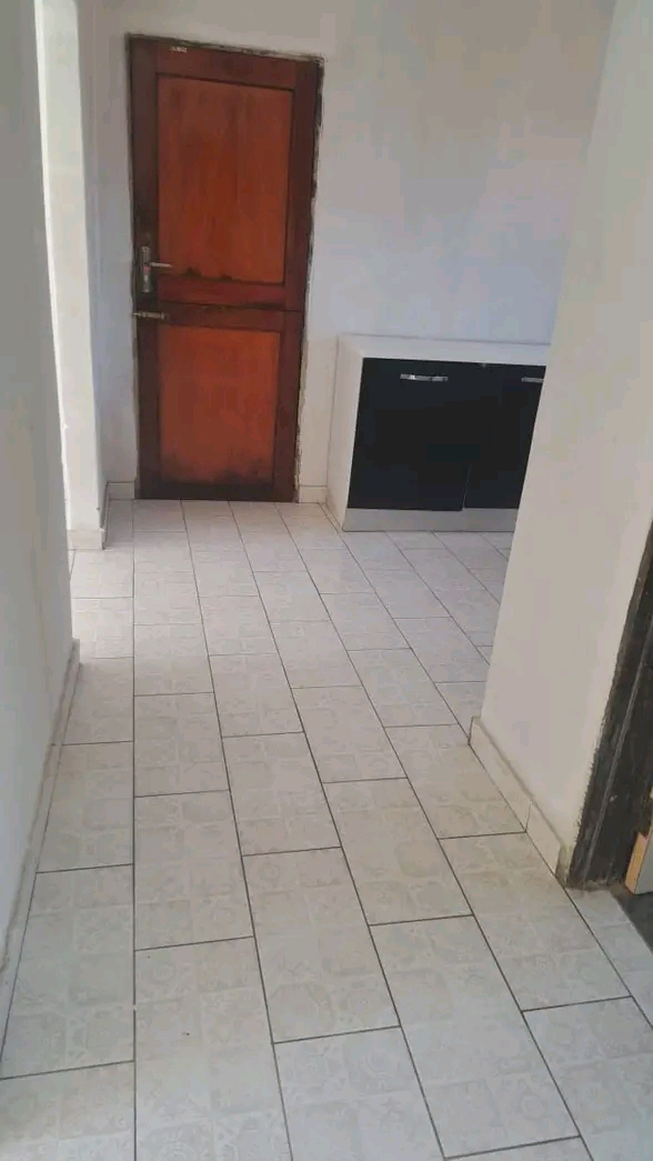 Newly built 2 bedroom cottage available immed  in Vosloorus