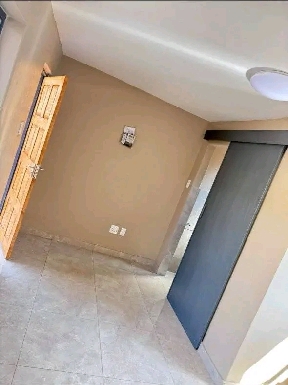 Zonkizizwe (sunrise) bachelor to rent r2500 c  in Katlehong