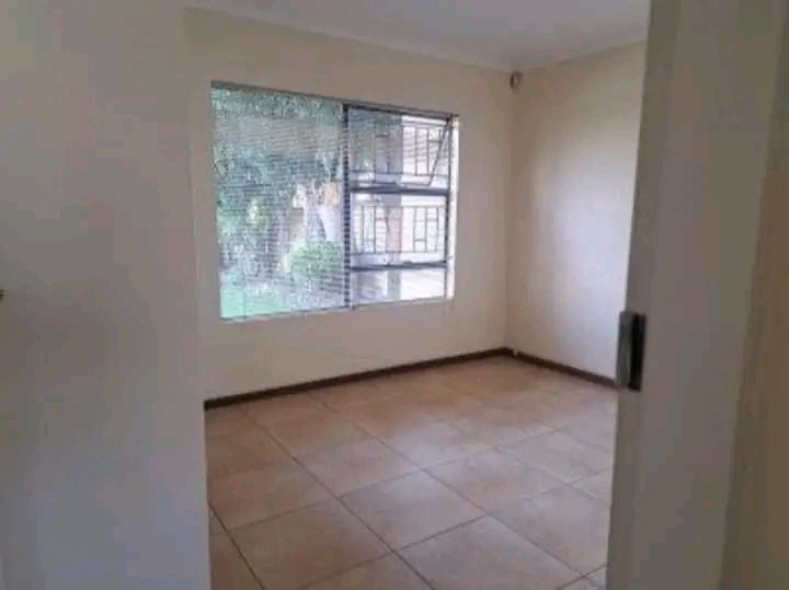 Spacious 4-bedroom home for rent – strubenv  in Roodepoort