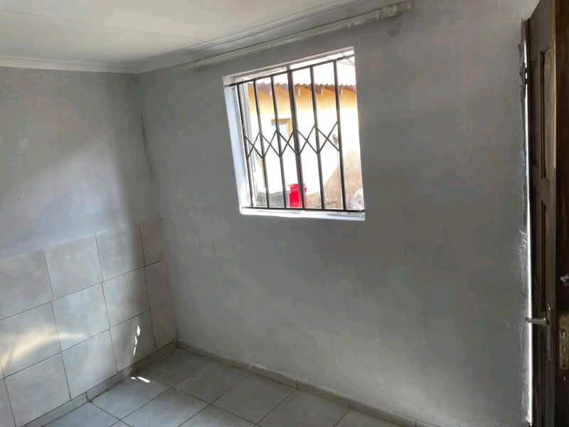 Room available to rent for the 1st of june at  in Protea Glen