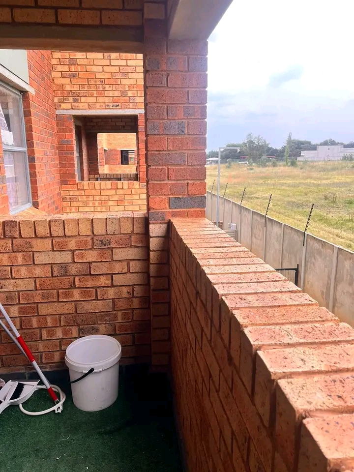 2nd floor unit
open plan lounge and fitted k  in Kibler Park