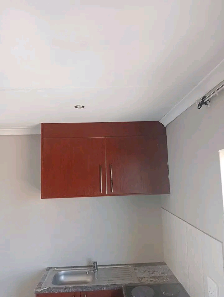 Available cottage in zone 9
r2500 per month+  in Meadowlands