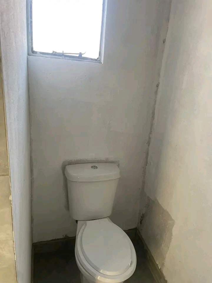 Introducing a 1 bedroom cottage for a young c  in Leondale