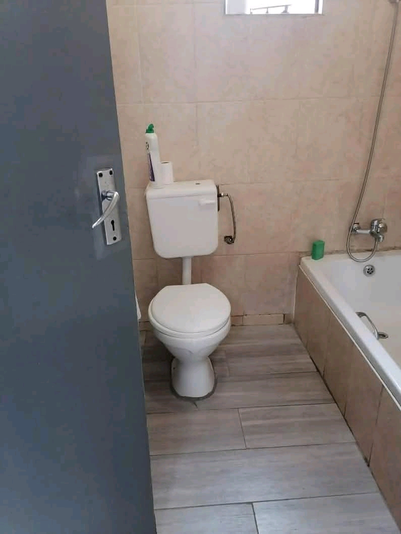 Room available immediately for rental with sh  in Naturena