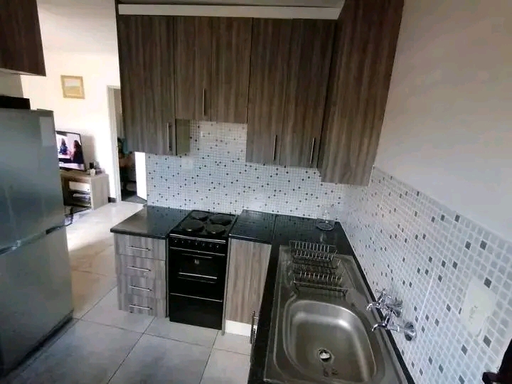 2 bedroom house -with few outside rooms -to r  in Allandale