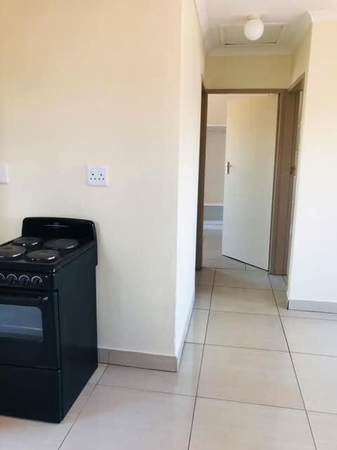 2 bedroom house for rent . r5000/per month.   in Sky City