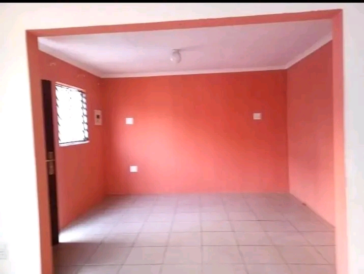 Cottage to rent in extension
water and elect  in Protea North