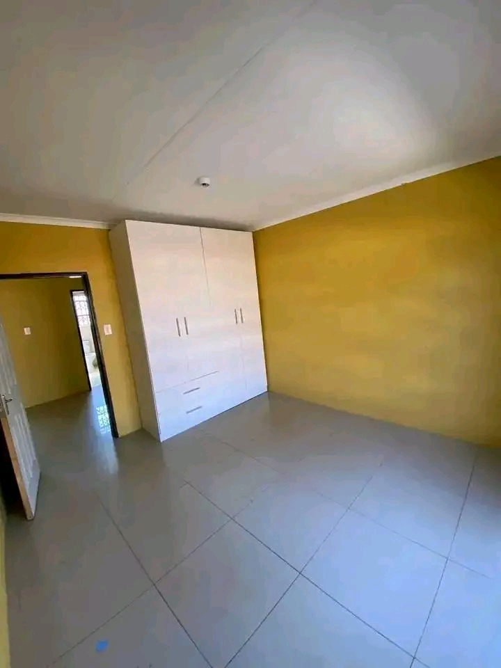 One bedroom cottage for rent near mall
r2800  in Birch Acres