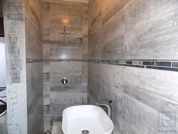 Ensuite room available to rent
rent: r2000 p  in Protea Glen