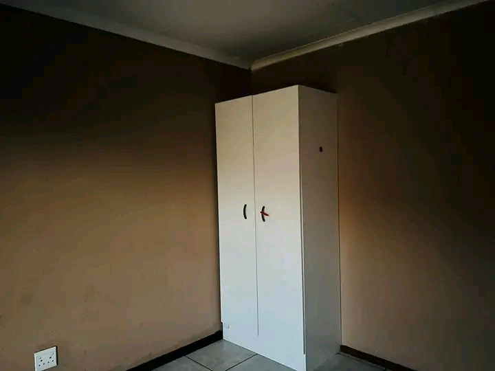 3 bedroom flat for sharing in cbd (the oaktre  in Kempton Park
