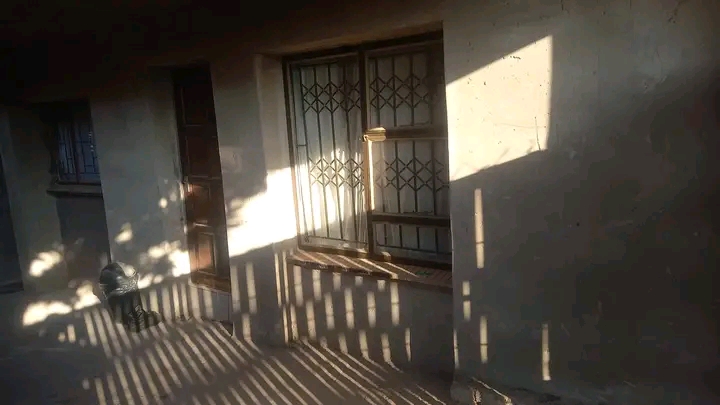 We have 2 single room available to rent, adre  in Tembisa