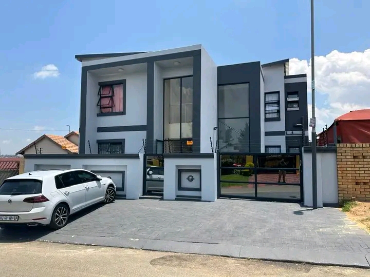 Bachelor available for rental (5min walk to b  in Birch Acres
