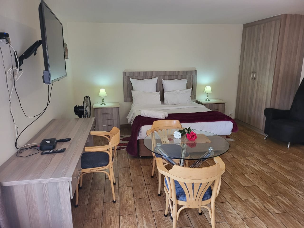  long term

50 galena offers comfortably fu  in roodepoort